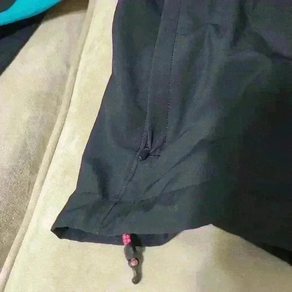 Under Armour Windbreaker - Picture 7 of 9